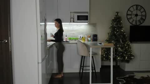 Bella online show from 12/20/25, 01:12