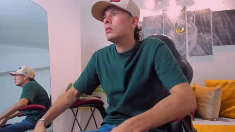 Snapshot of nils_saint chatting on 03/11/25, 05:05 Nils online show from 03/11/25, 05:05