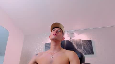 Snapshot of nils_saint chatting on 03/11/25, 08:09 Nils online show from 03/11/25, 08:09