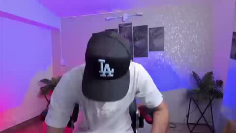 Snapshot of nils_saint chatting on 09/24/25, 04:05 Nils online show from 09/24/25, 04:05