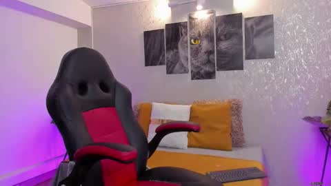 Snapshot of nils_saint chatting on 10/02/25, 04:08 Nils online show from 10/02/25, 04:08