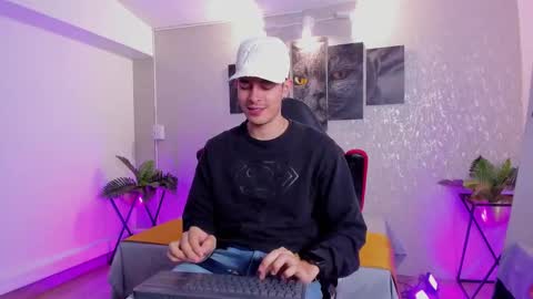 Snapshot of nils_saint chatting on 10/04/25, 03:26 Nils online show from 10/04/25, 03:26