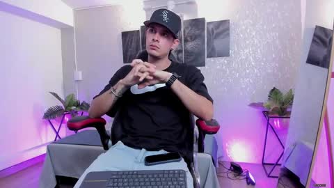 Snapshot of nils_saint chatting on 10/09/25, 03:48 Nils online show from 10/09/25, 03:48