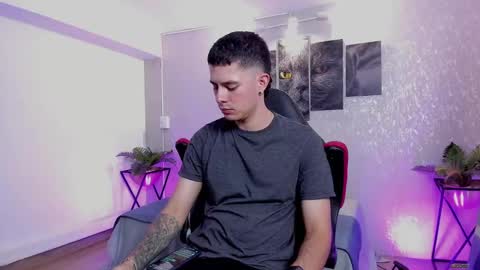 Snapshot of nils_saint chatting on 10/12/25, 02:32 Nils online show from 10/12/25, 02:32