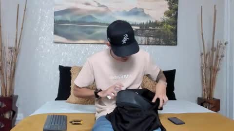 Snapshot of nils_saint chatting on 10/17/25, 04:15 Nils online show from 10/17/25, 04:15