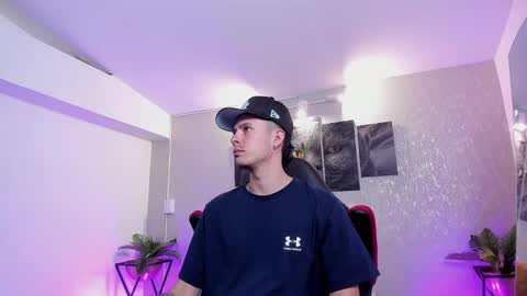 Snapshot of nils_saint chatting on 10/18/25, 04:04 Nils online show from 10/18/25, 04:04