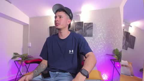 Snapshot of nils_saint chatting on 11/11/25, 02:44 Nils online show from 11/11/25, 02:44