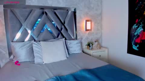 Snapshot of nils_saint chatting on 11/14/25, 05:06 Nils online show from 11/14/25, 05:06