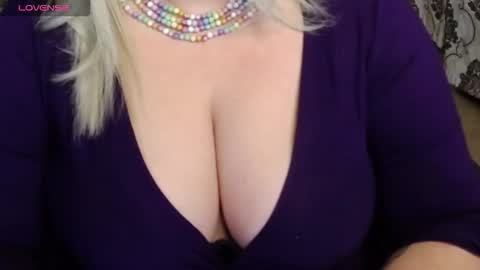 Blonde Nimpho online show from 10/07/25, 08:00