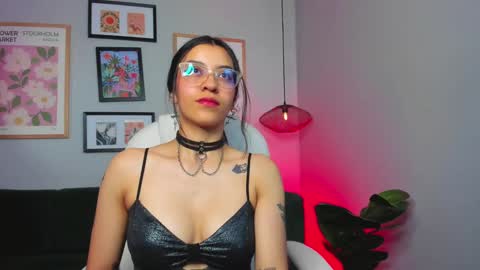 Nina online show from 02/15/25, 10:10