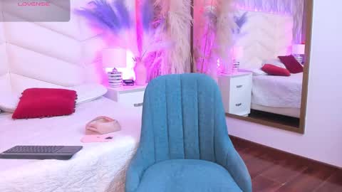 Snapshot of nina__ford chatting on 03/25/26, 12:22 nina__ford online show from 03/25/26, 12:22
