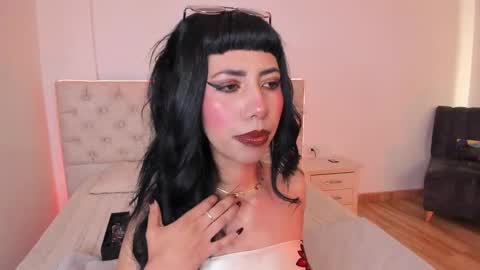 Nina Fox  online show from 04/24/26, 02:30