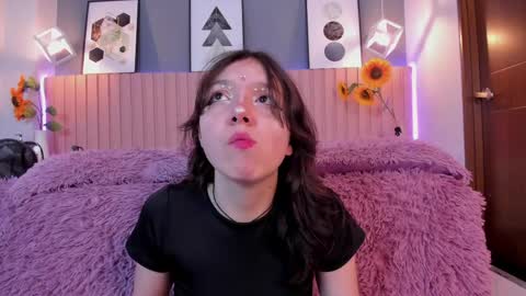 nina_ford_ online show from 04/26/26, 12:03