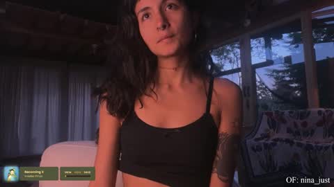 Snapshot of nina_just chatting on 09/09/25, 11:04 Nina.  online show from 09/09/25, 11:04