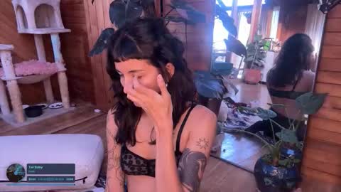 Nina.  online show from 11/01/25, 09:39