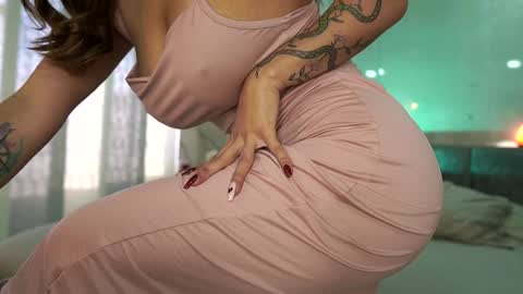 Snapshot of nina_mon chatting on 12/11/24, 05:15 Angie online show from 12/11/24, 05:15