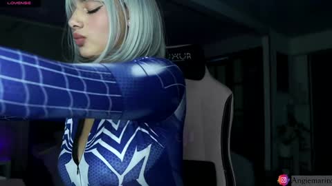 Snapshot of nina_mon chatting on 03/08/25, 04:01 Angie online show from 03/08/25, 04:01