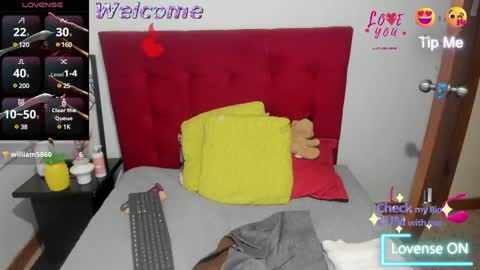 Snapshot of nina_petit chatting on 02/01/25, 12:18 Nina online show from 02/01/25, 12:18
