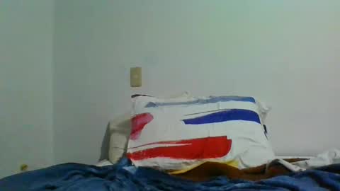 Snapshot of nina_petit chatting on 02/15/25, 08:22 Nina online show from 02/15/25, 08:22