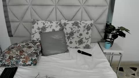  Nina  online show from 03/05/25, 01:10