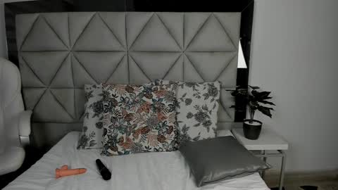  Nina  online show from 03/11/25, 11:15