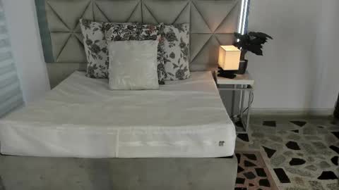  Nina  online show from 10/11/25, 08:40