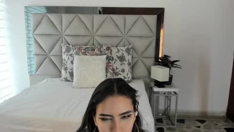  Nina  online show from 10/17/25, 08:33