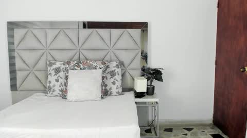  Nina  online show from 10/24/25, 10:39