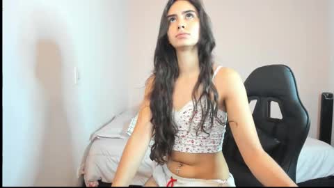 Snapshot of nina_pons chatting on 02/06/26, 08:23 Nina online show from 02/06/26, 08:23