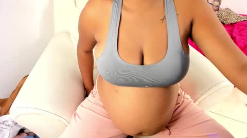 Snapshot of ninacollinss1 chatting on 10/09/25, 02:48 ninabigboobs online show from 10/09/25, 02:48