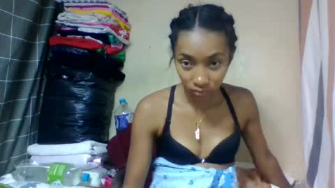 ninaeaa online show from 06/11/26, 06:06