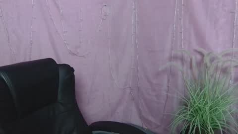 Snapshot of ninaflawlees chatting on 05/06/26, 12:10 ninaflawlees online show from 05/06/26, 12:10