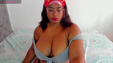 Snapshot of ninagrey03 chatting on 02/18/26, 03:19 Valentina online show from 02/18/26, 03:19