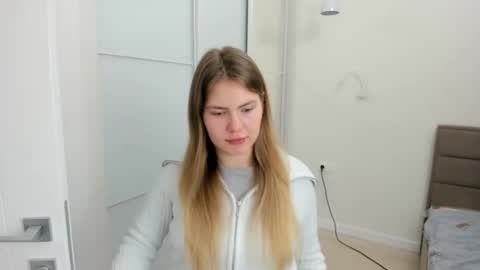 Snapshot of ninarihh chatting on 03/04/25, 10:57 ninarihh online show from 03/04/25, 10:57