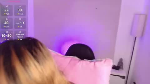 Snapshot of ninasakura_69 chatting on 12/15/25, 11:36 Nina online show from 12/15/25, 11:36