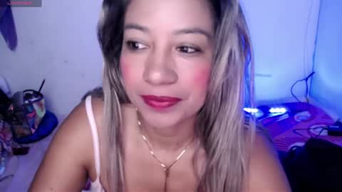 Snapshot of ninatinydoll1 chatting on 04/22/26, 11:34 ninatinydoll1 online show from 04/22/26, 11:34