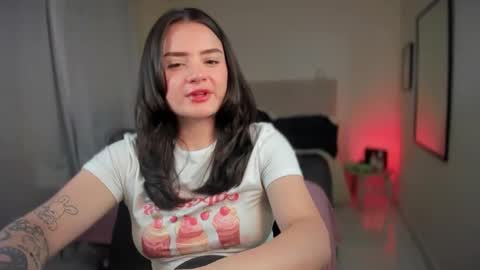 Snapshot of ninavolkov chatting on 01/12/25, 10:12 ninavolkov online show from 01/12/25, 10:12