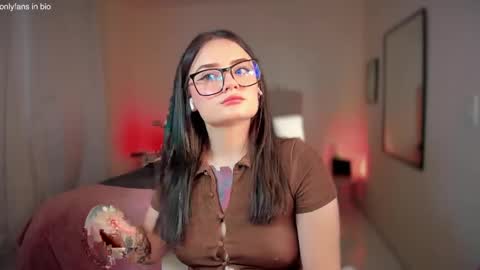 Snapshot of ninavolkov chatting on 03/04/25, 10:05 ninavolkov online show from 03/04/25, 10:05