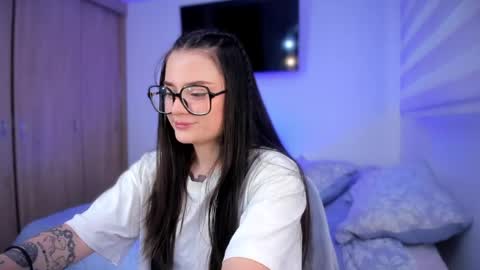 Snapshot of ninavolkov chatting on 04/01/26, 10:29 ninavolkov online show from 04/01/26, 10:29