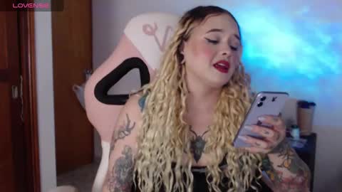 Nina online show from 10/08/25, 02:31