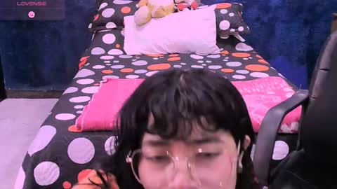 Snapshot of ninayellow chatting on 12/03/25, 01:53 Nina online show from 12/03/25, 01:53