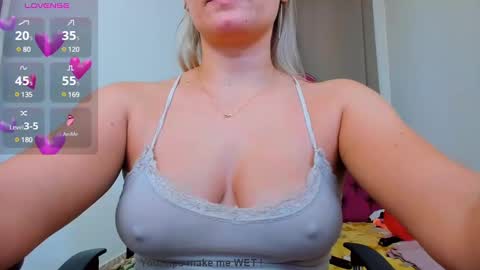 Snapshot of ninna_dee chatting on 01/17/25, 11:49 nina dee online show from 01/17/25, 11:49