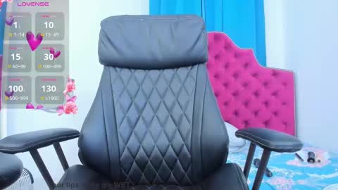Snapshot of ninna_dee chatting on 02/21/25, 10:50 nina dee online show from 02/21/25, 10:50