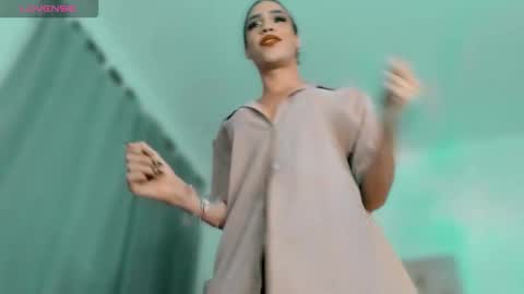 Snapshot of ninonbeart chatting on 02/22/26, 01:51 Ninon Beart online show from 02/22/26, 01:51