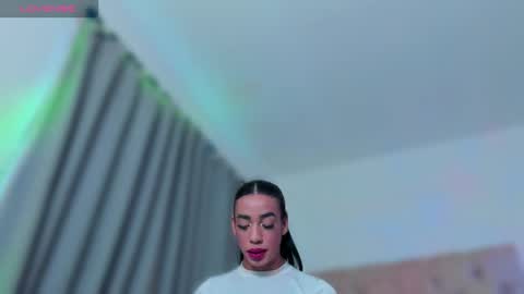 Snapshot of ninonbeart chatting on 03/06/26, 08:27 Ninon Beart online show from 03/06/26, 08:27