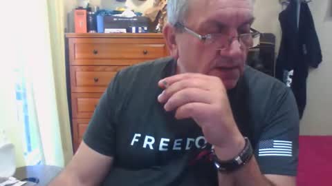 Dennis online show from 11/01/25, 08:11