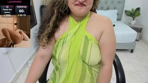 Snapshot of niraksil chatting on 12/19/24, 04:02 Niraksil online show from 12/19/24, 04:02