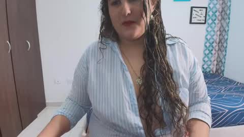 Snapshot of niraksil chatting on 12/19/25, 01:51 Niraksil online show from 12/19/25, 01:51