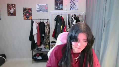 Snapshot of nishazenisek chatting on 05/21/26, 04:36 Alice online show from 05/21/26, 04:36