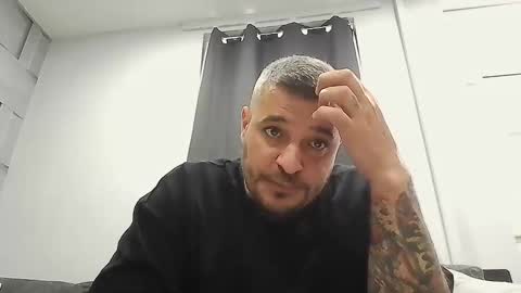 Snapshot of nita1985 chatting on 11/09/25, 12:03 AURA online show from 11/09/25, 12:03